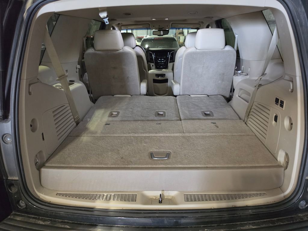 Used 2015 Cadillac Escalade Luxury AWD/4WD image 9