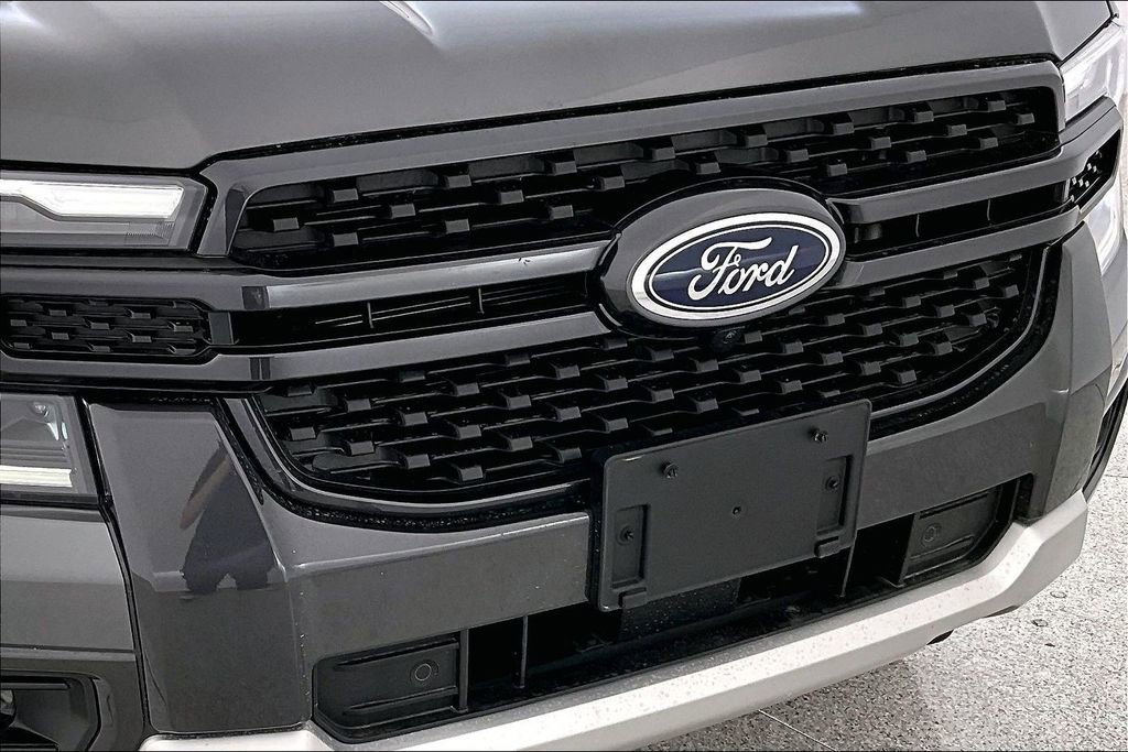 Used 2025 Ford Ranger Lariat w/ Trailer Tow Package image 38