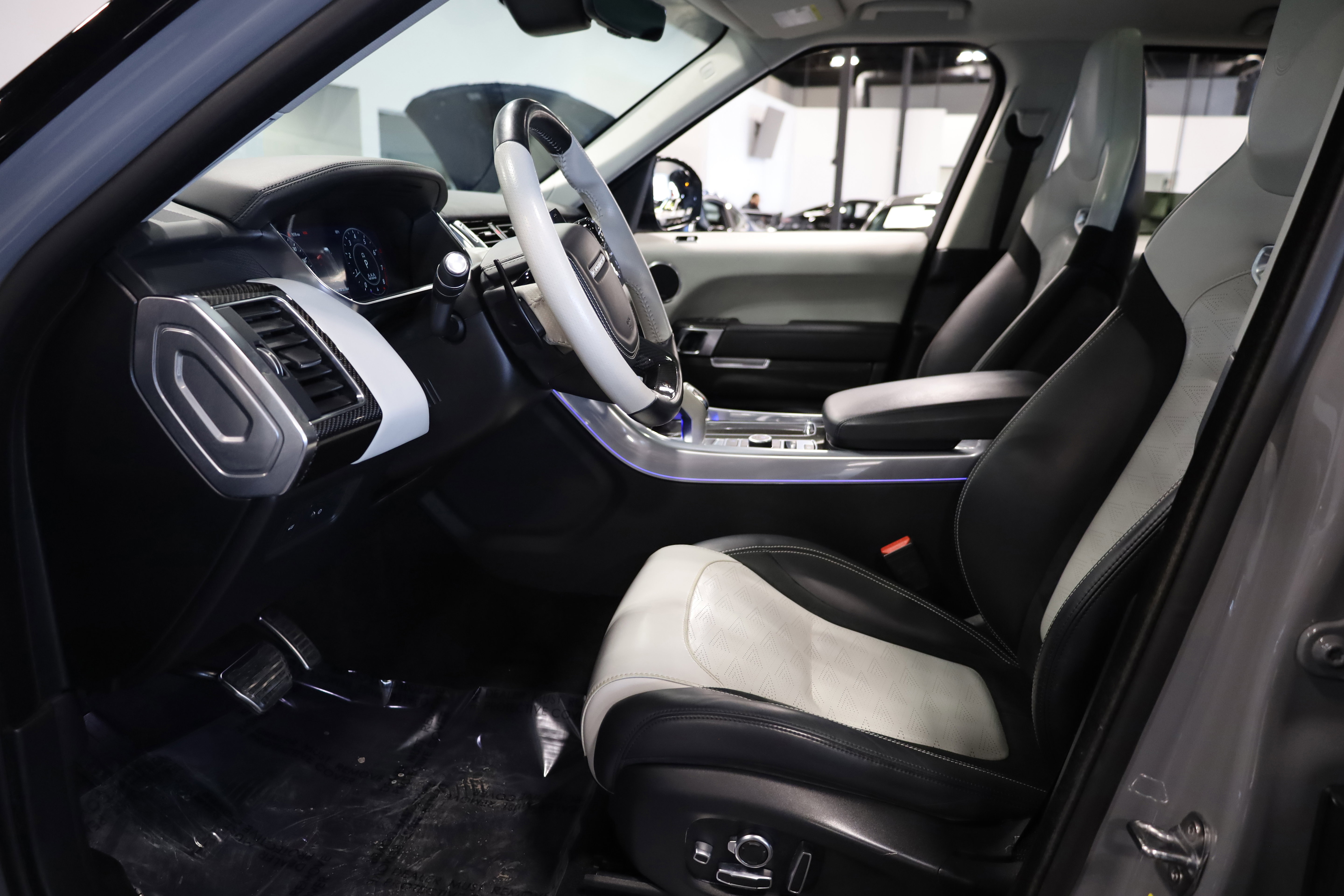 Used 2022 Land Rover Range Rover Sport SVR Carbon Edition image 13