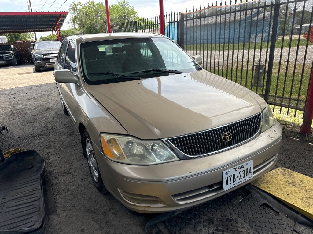 Used 2001 Toyota Avalon XL FWD image 1