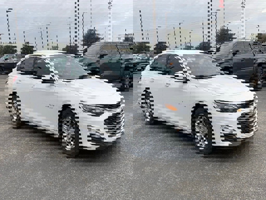 Used 2024 Chevrolet Malibu LT image 3