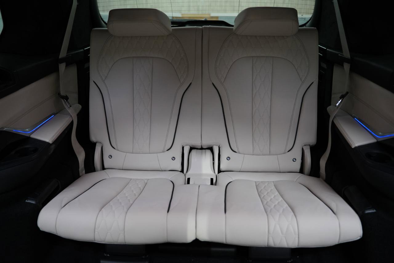 Used 2022 BMW X7 M50i w/ Dynamic Handling Package image 37