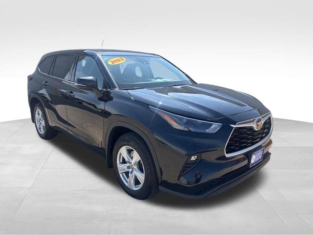 Used 2022 Toyota Highlander LE image 5