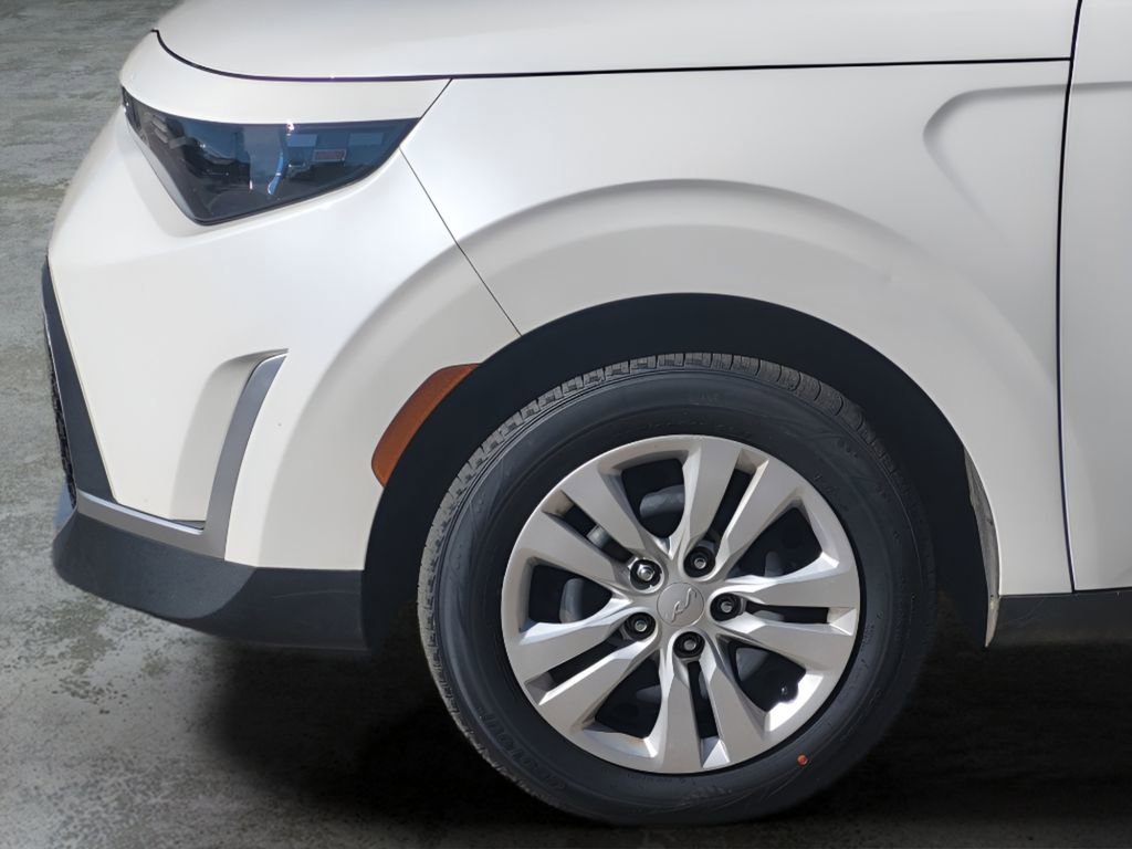 Used 2023 Kia Soul LX FWD image 28