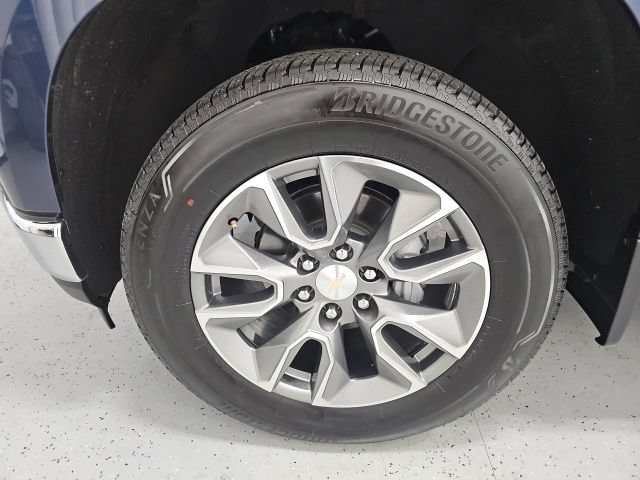 Used 2022 Chevrolet Silverado 1500 LT AWD/4WD image 9