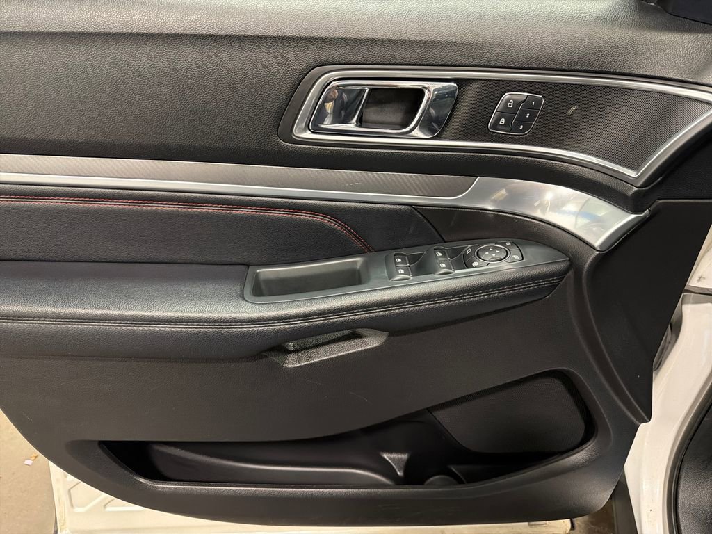 Used 2018 Ford Explorer Sport w/ Equipment Group 401A AWD/4WD image 15