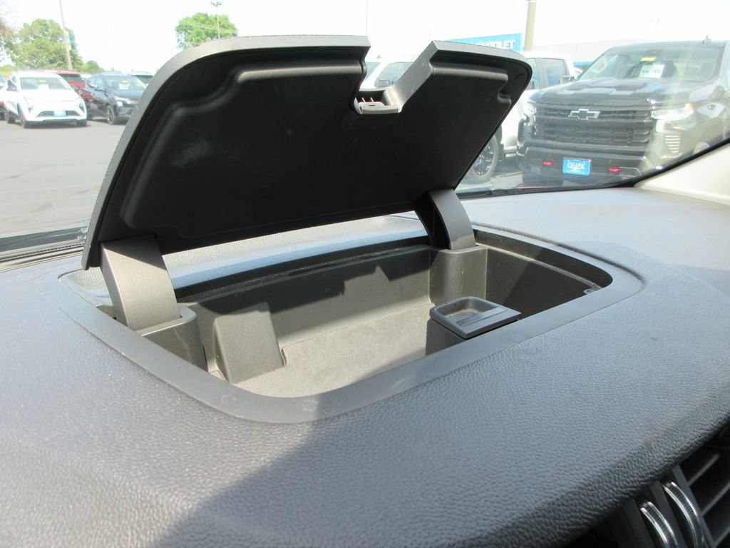 Used 2017 Chevrolet Traverse LT w/ Style and Technology Package FWD image 30