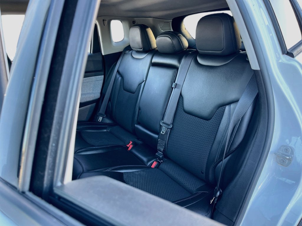 Used 2022 Jeep Compass Latitude w/ Sun and Sound Group AWD/4WD image 23