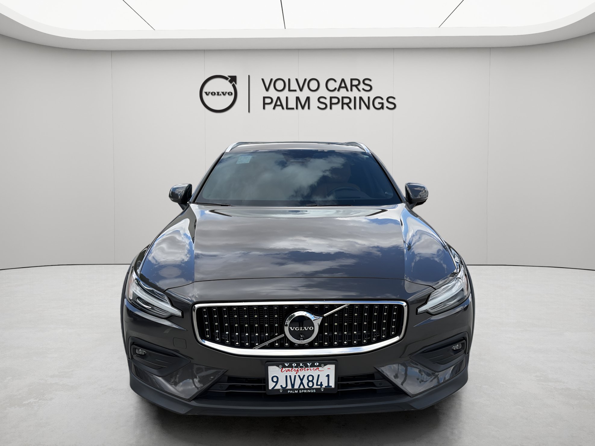 Used 2024 Volvo V60 B5 Cross Country Ultimate AWD/4WD image 2
