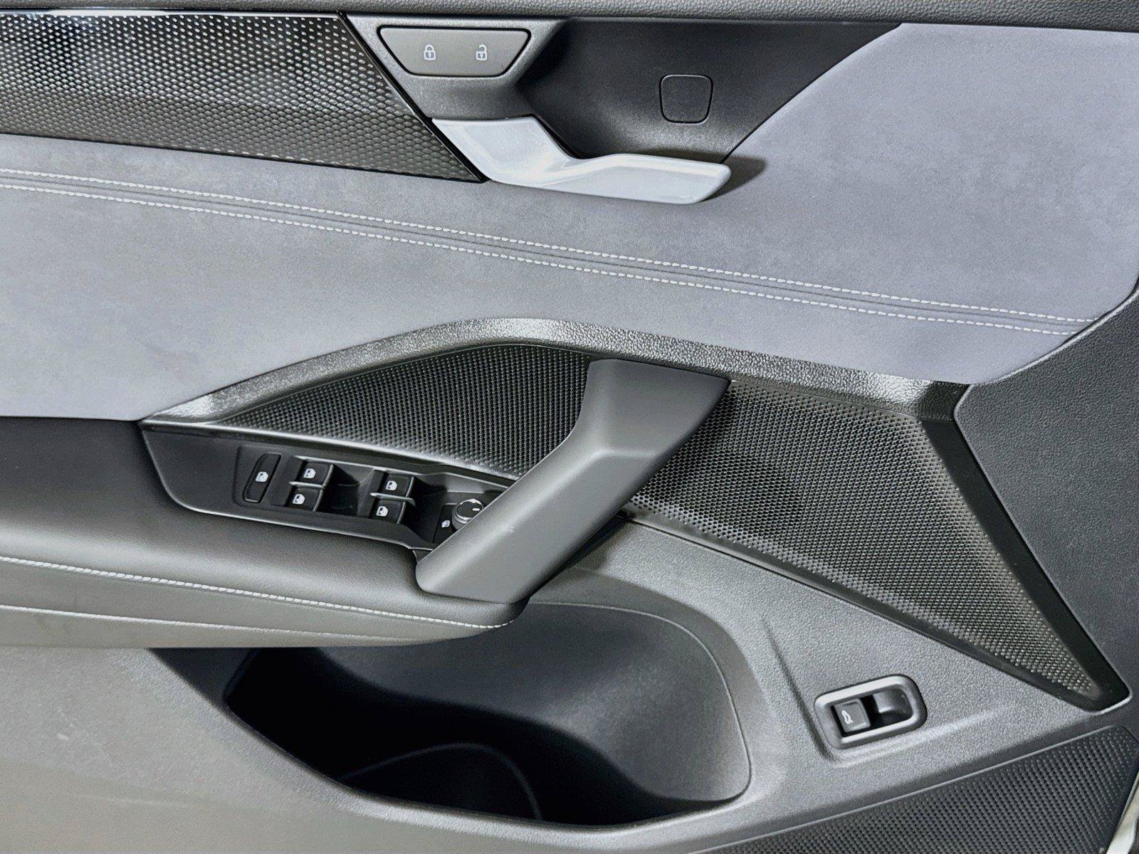 New 2026 Volkswagen Tiguan SE R-Line FWD image 15