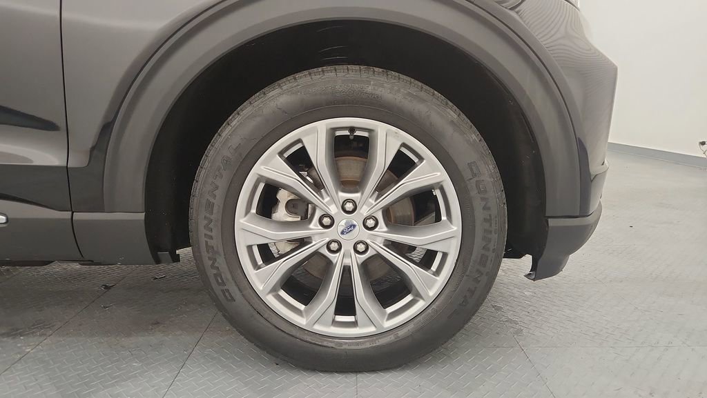 Used 2022 Ford Explorer Limited w/ Equipment Group 301A image 33
