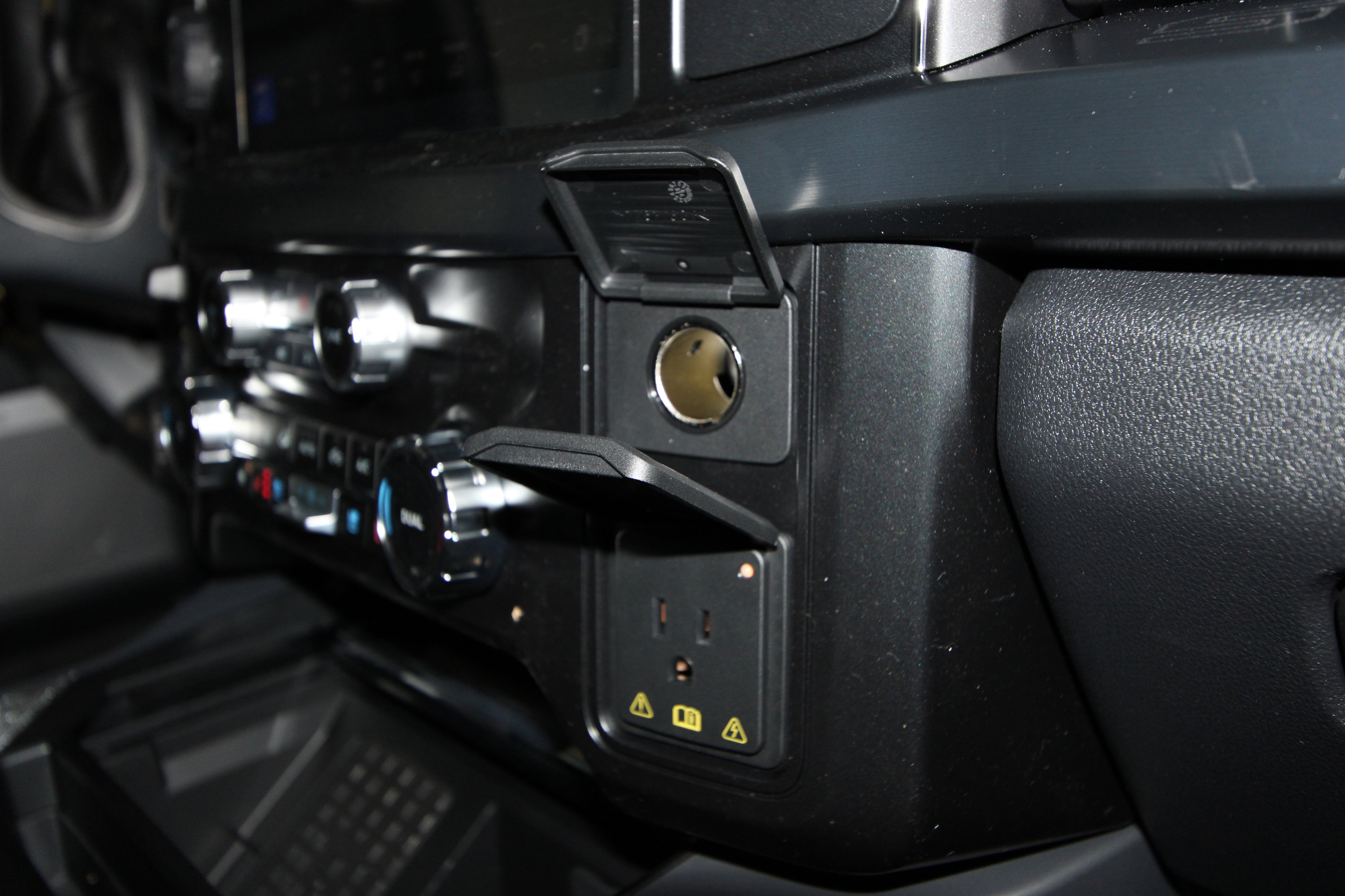 New 2025 Ford F350 Lariat w/ Lariat Ultimate Package image 25