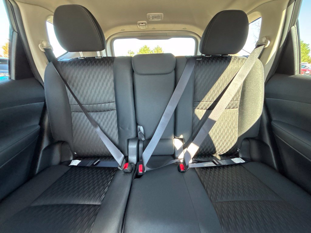Used 2019 Nissan Rogue SV AWD/4WD image 32