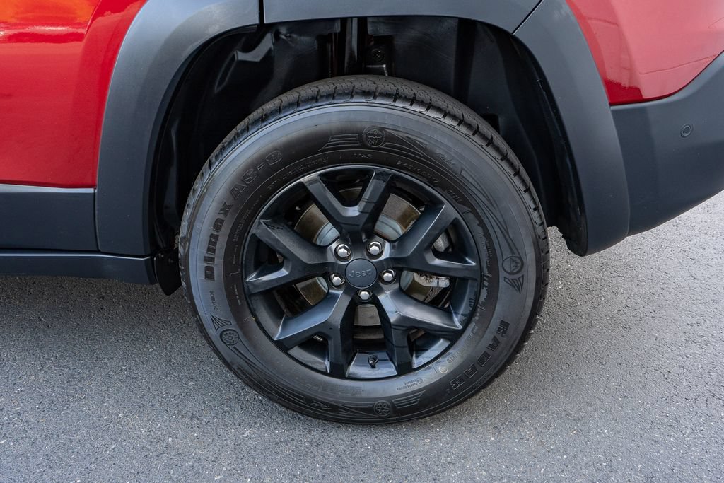 Used 2017 Jeep Cherokee Trailhawk AWD/4WD image 28