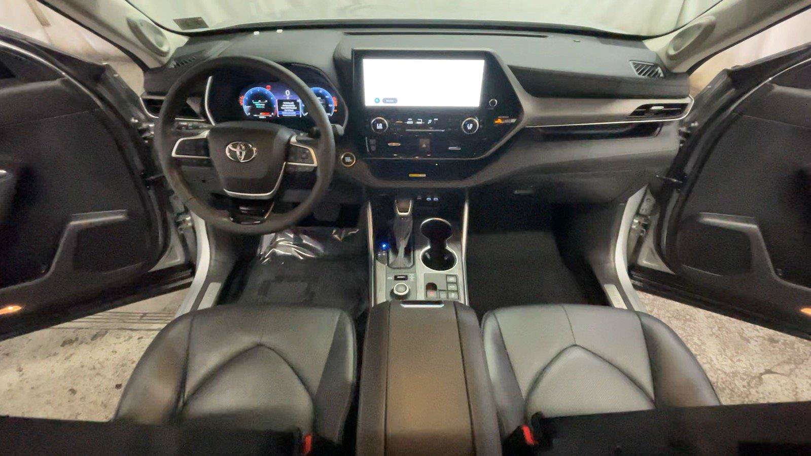 Used 2024 Toyota Highlander Limited AWD/4WD image 26