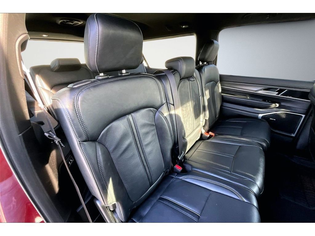 Certified 2024 Jeep Wagoneer L Series II w/ Flexible Seating Group image 24