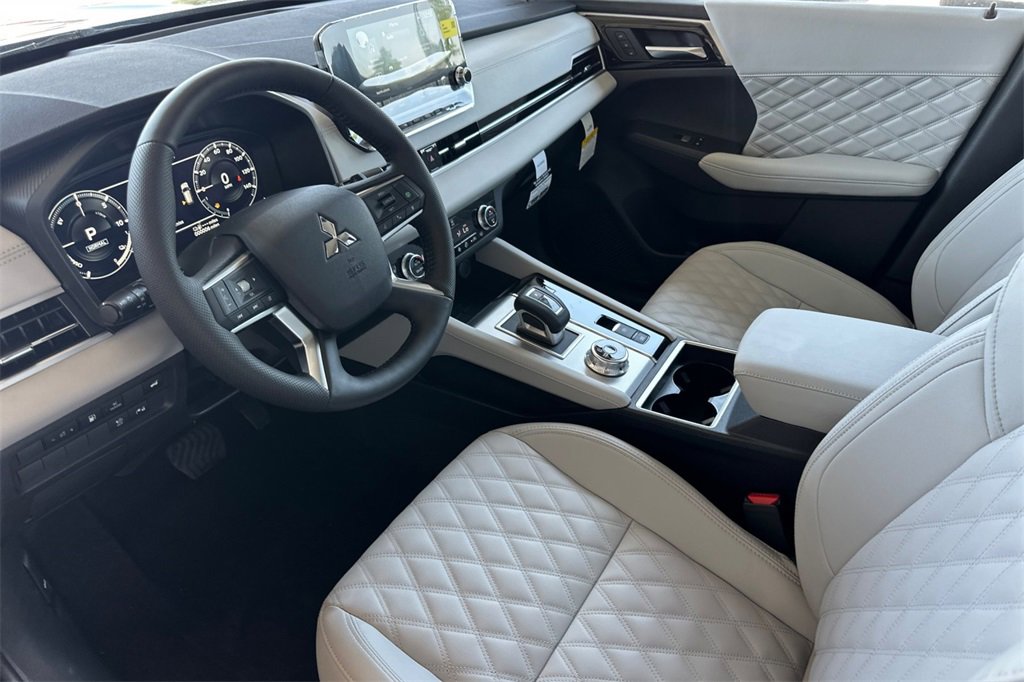 New 2025 Mitsubishi Outlander SEL image 11