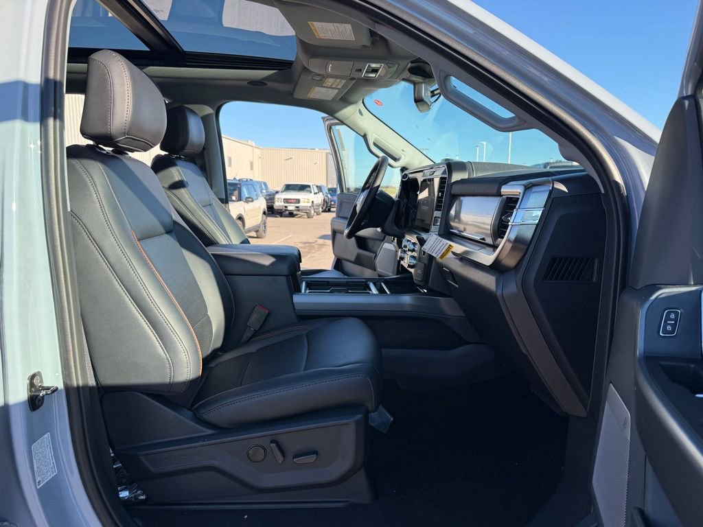 New 2026 Ford F250 Lariat w/ Black Appearance Package image 19