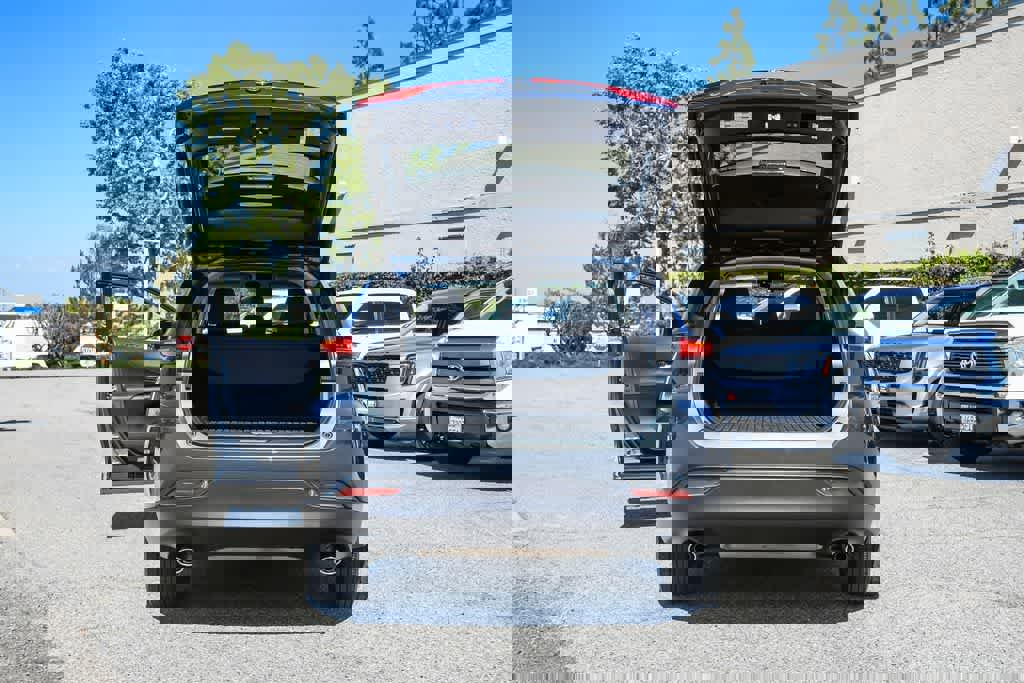 Used 2024 Toyota Venza LE AWD/4WD image 26