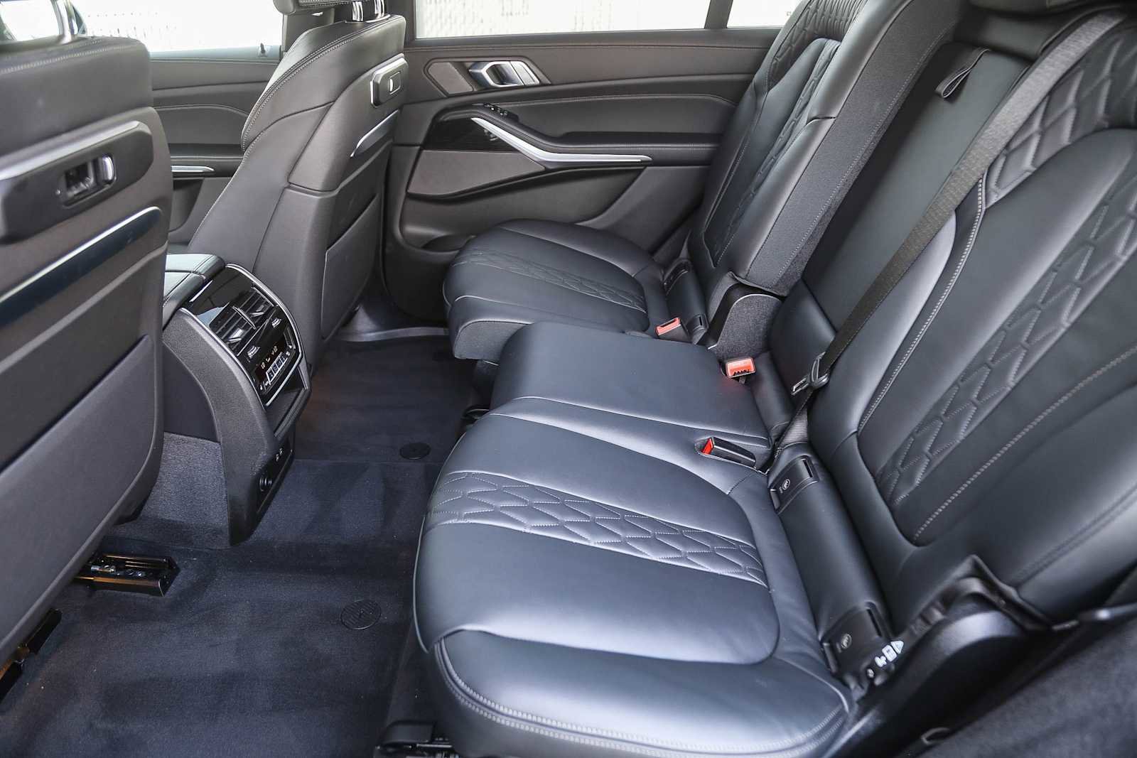 Used 2026 BMW X7 M60i w/ Climate Comfort Package image 15