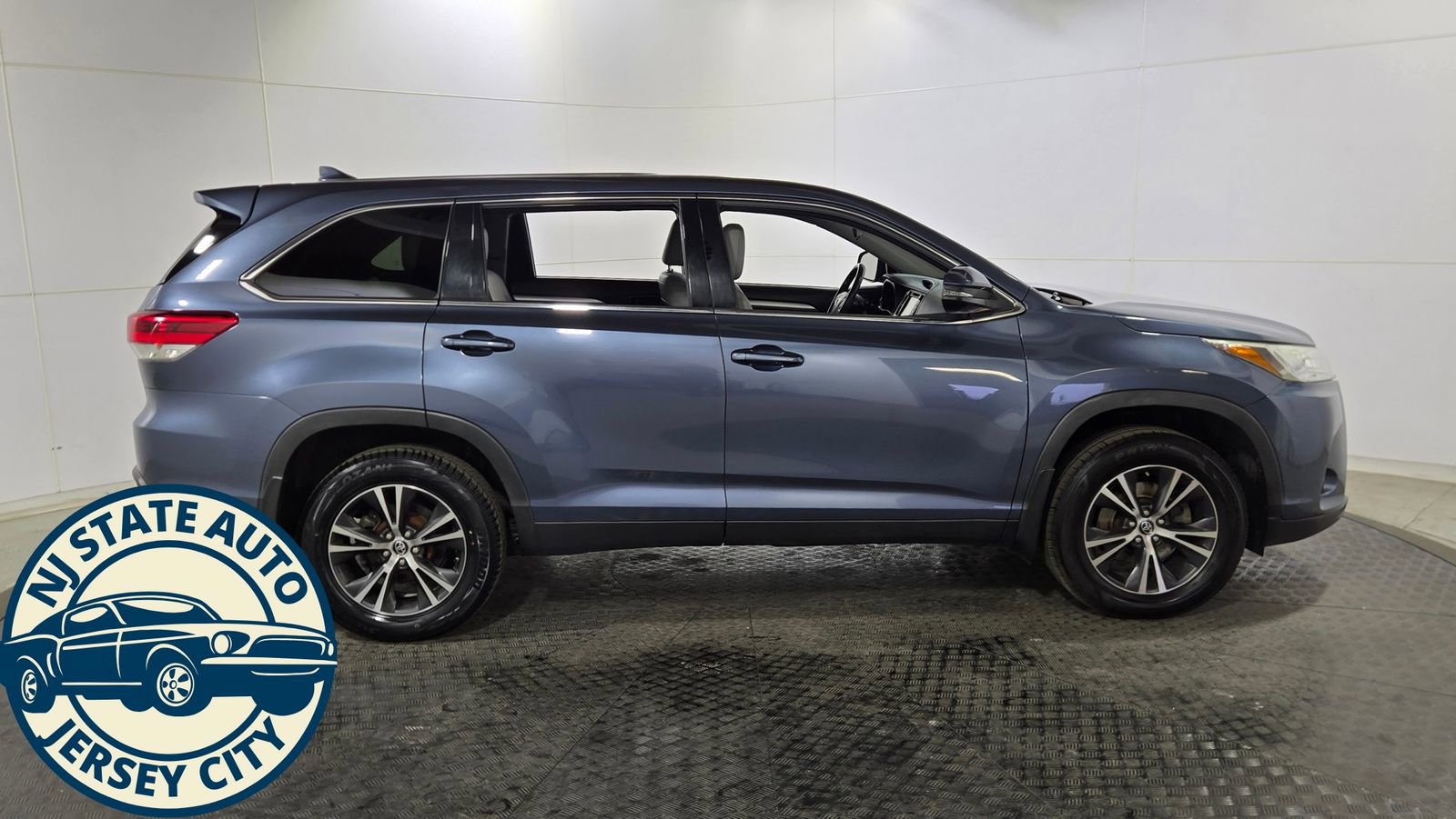 Used 2019 Toyota Highlander Plus AWD/4WD image 8