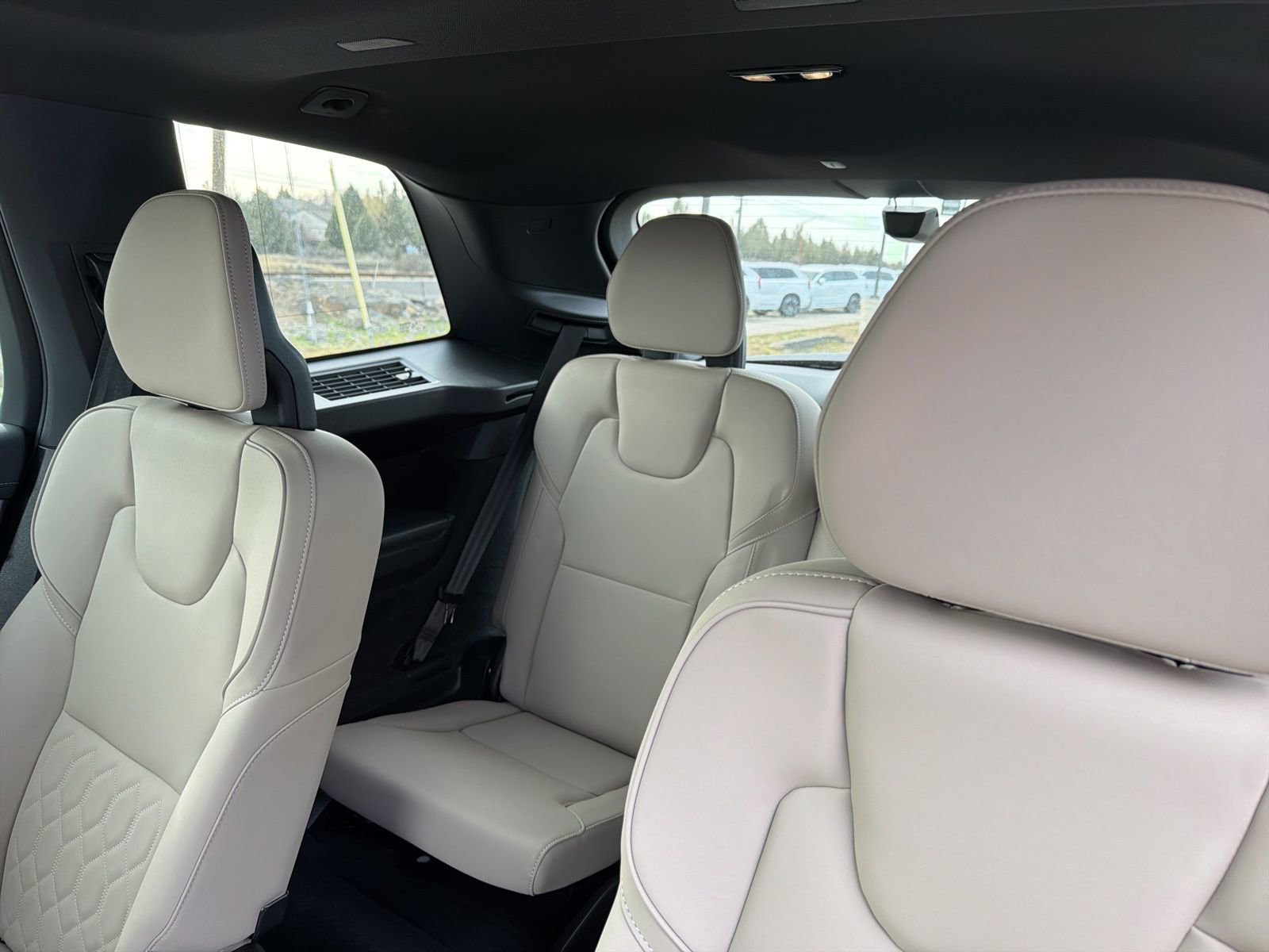 New 2026 Volvo XC90 B6 Core w/ Protection Package Premier image 37