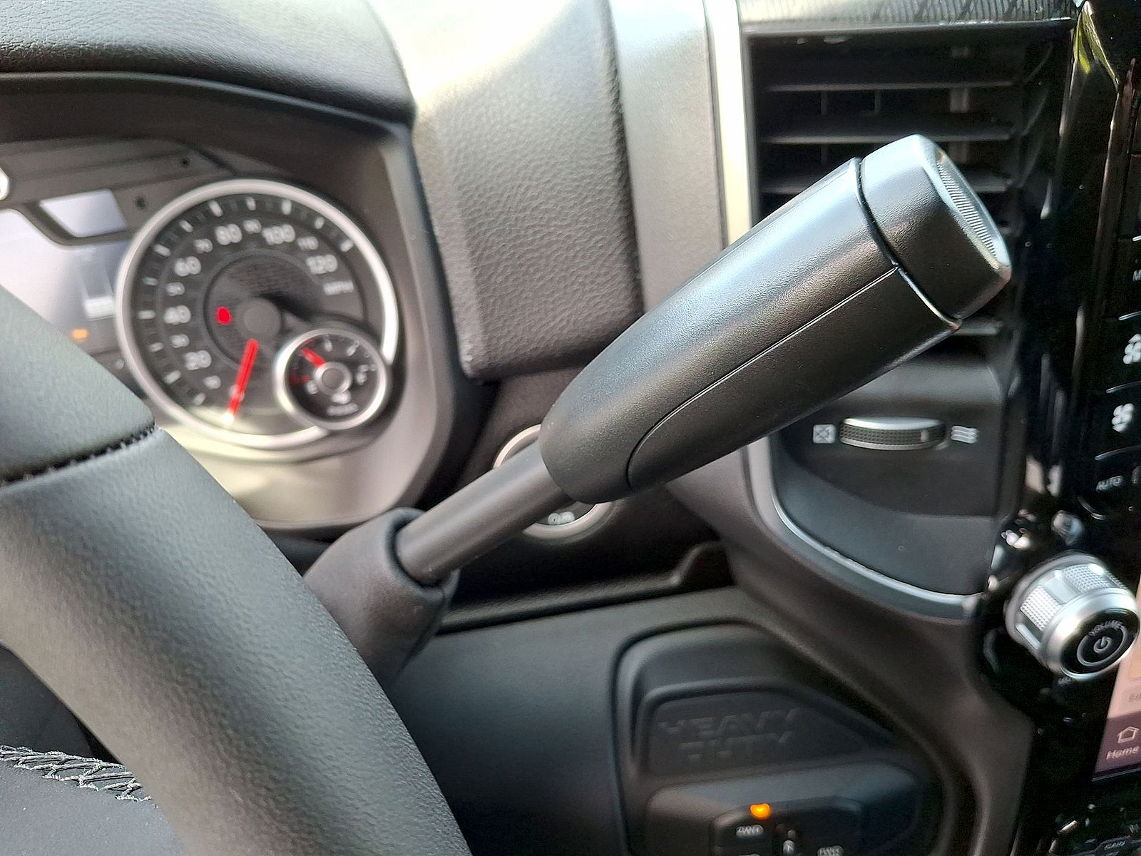 New 2025 RAM 2500 Big Horn AWD/4WD image 15
