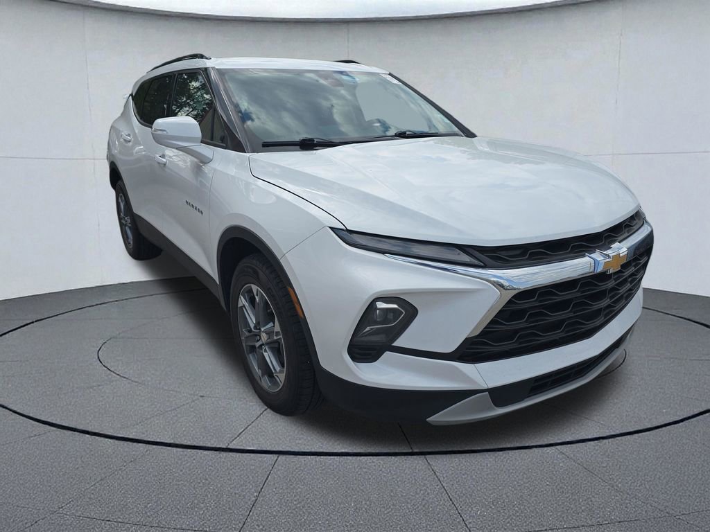 Used 2023 Chevrolet Blazer LT AWD/4WD image 3