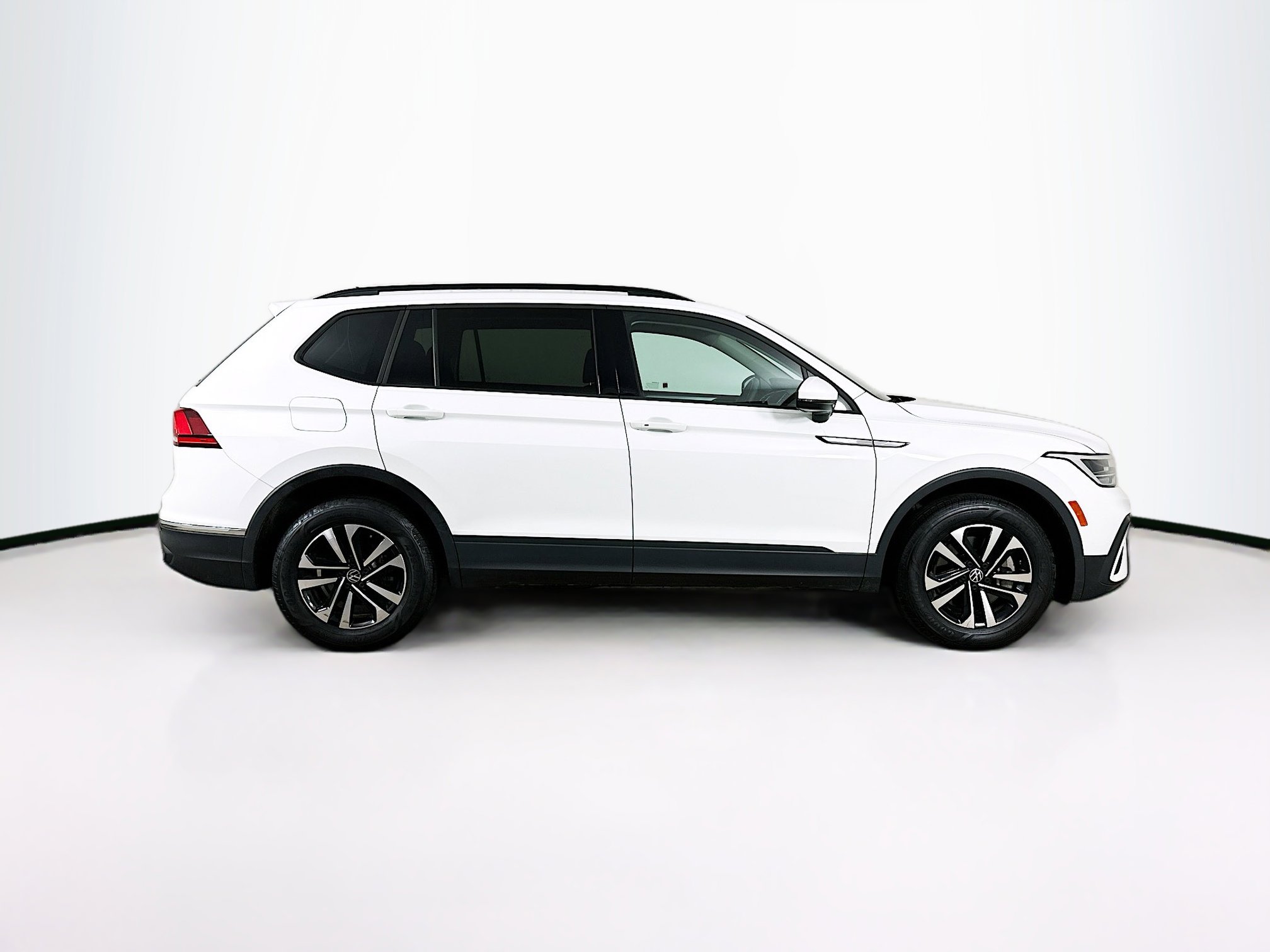 Used 2022 Volkswagen Tiguan S image 10