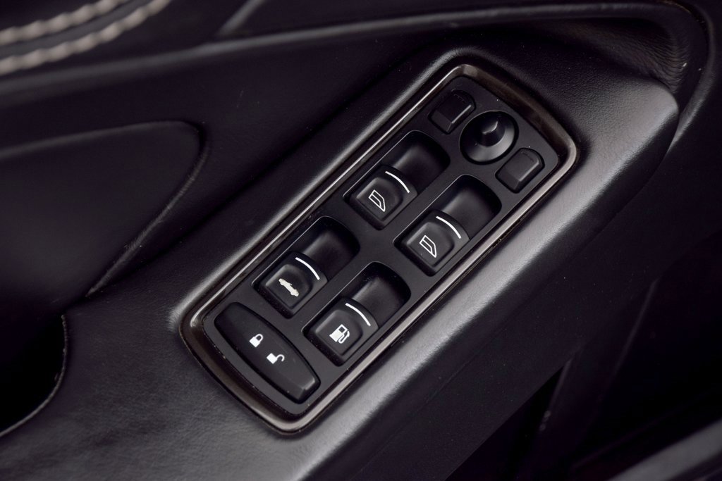 Used 2014 Aston Martin Vanquish Volante image 29