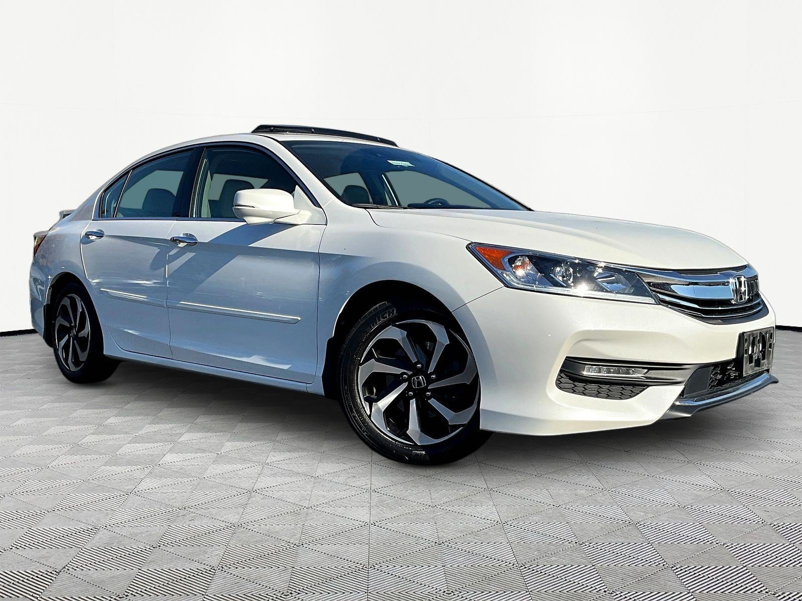 Used 2016 Honda Accord EX-L image 3
