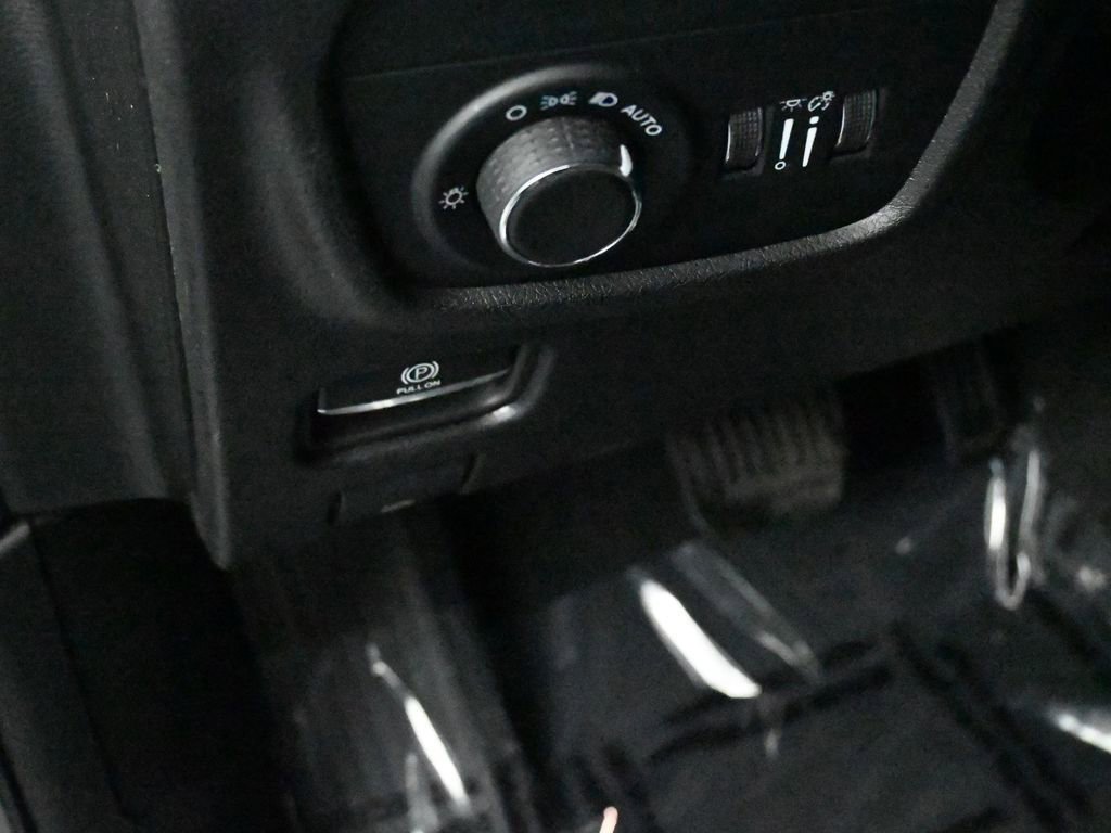 Used 2023 Jeep Grand Cherokee L Laredo image 29