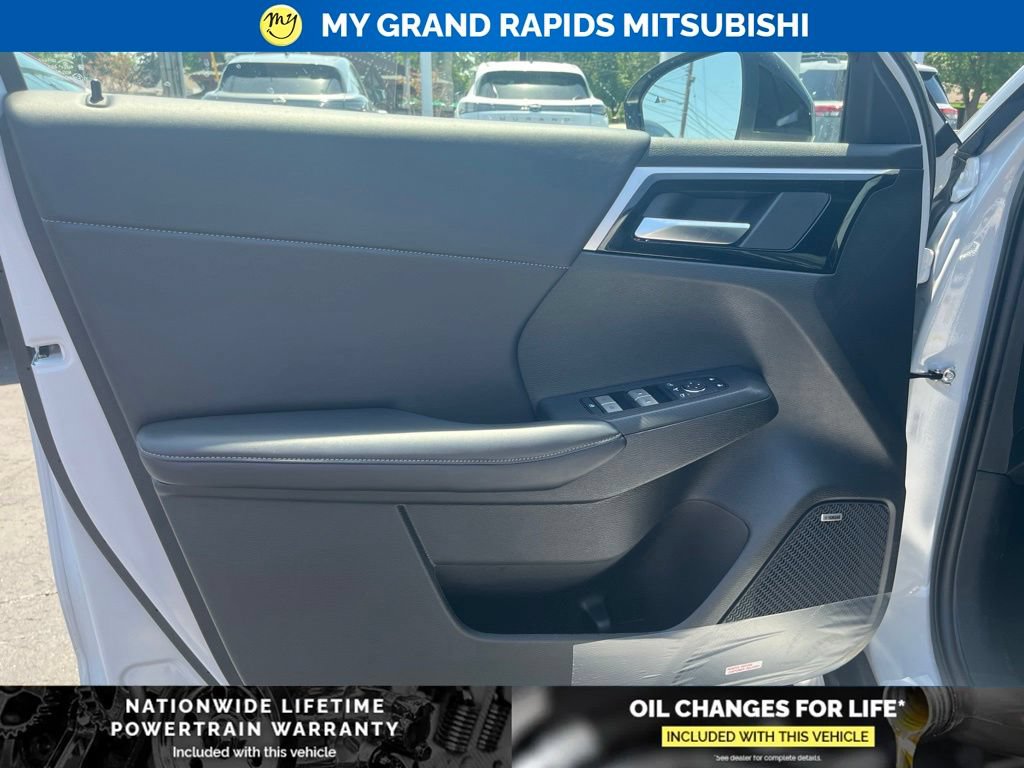 New 2026 Mitsubishi Outlander AWD image 10