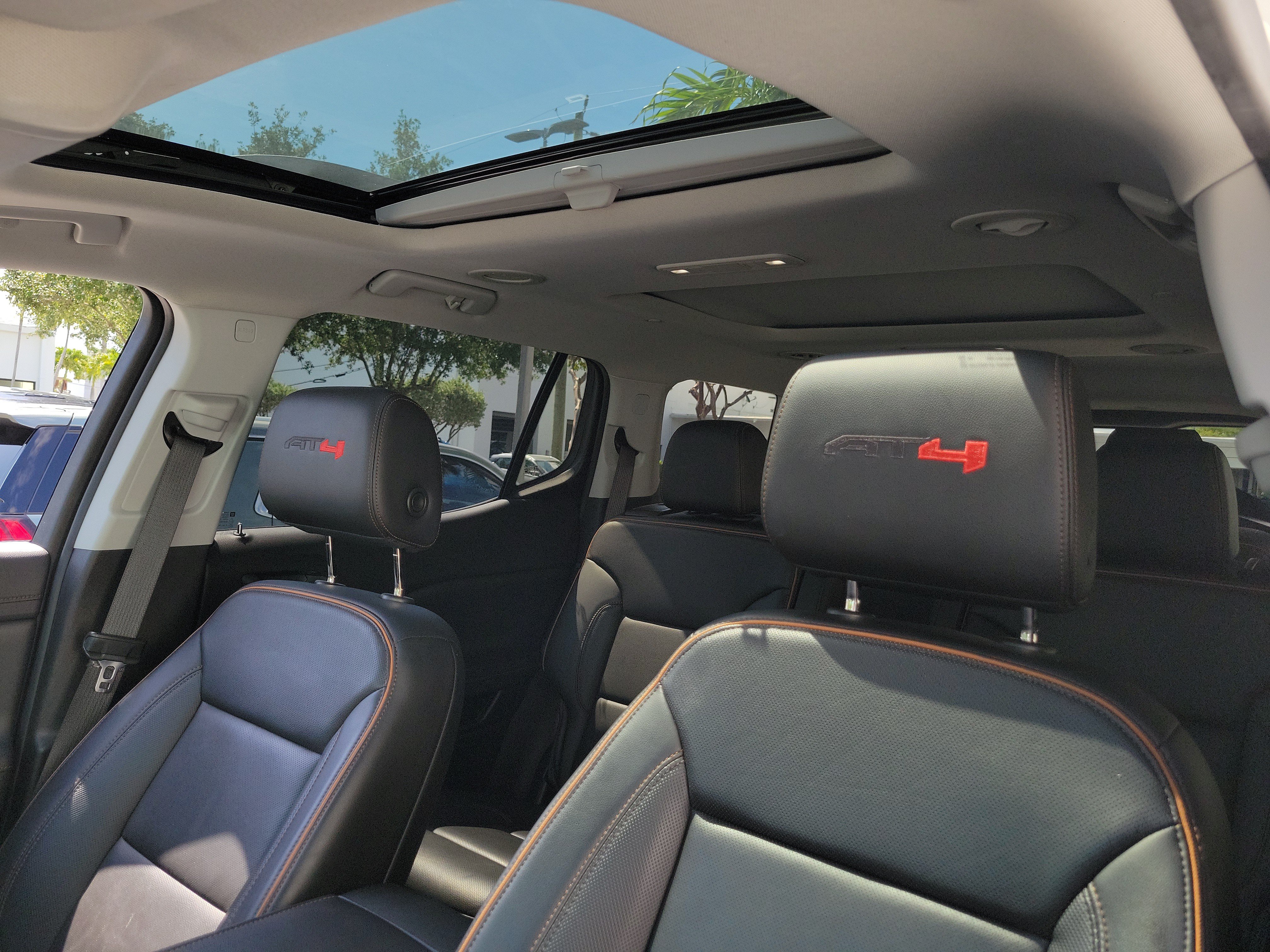 Used 2022 GMC Acadia AT4 w/ Technology Package AWD/4WD image 23