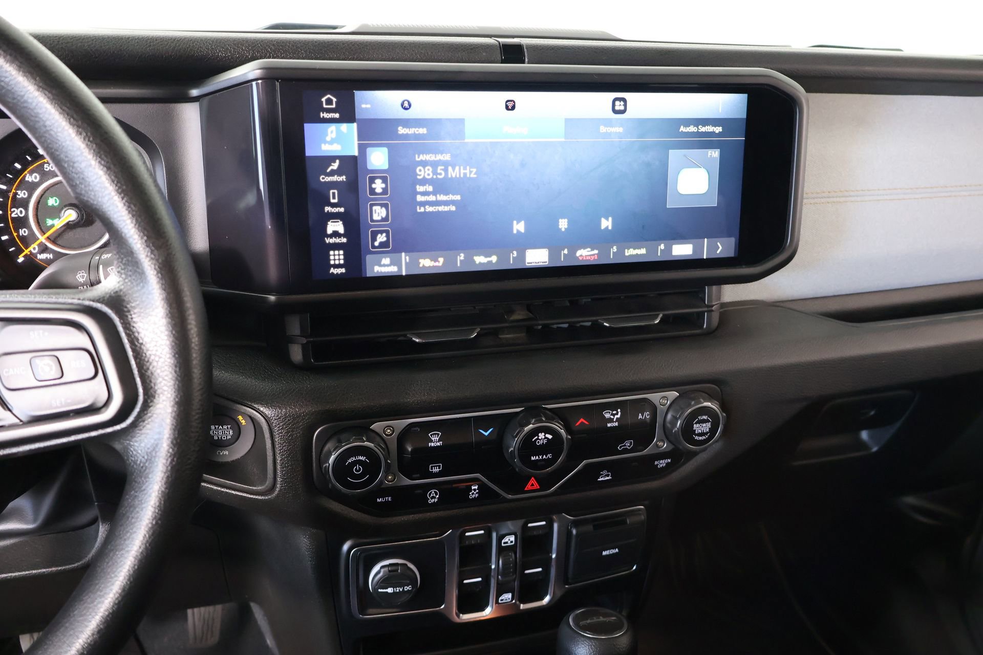 Used 2024 Jeep Gladiator Sport image 5