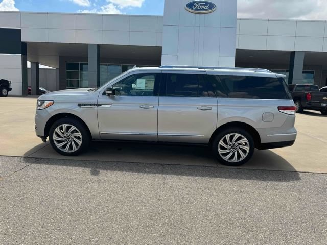 Used 2024 Lincoln Navigator L Reserve AWD/4WD image 8