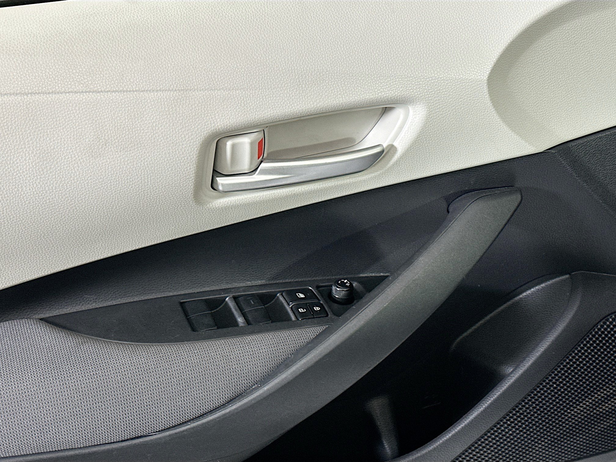 Used 2020 Toyota Corolla LE FWD image 15