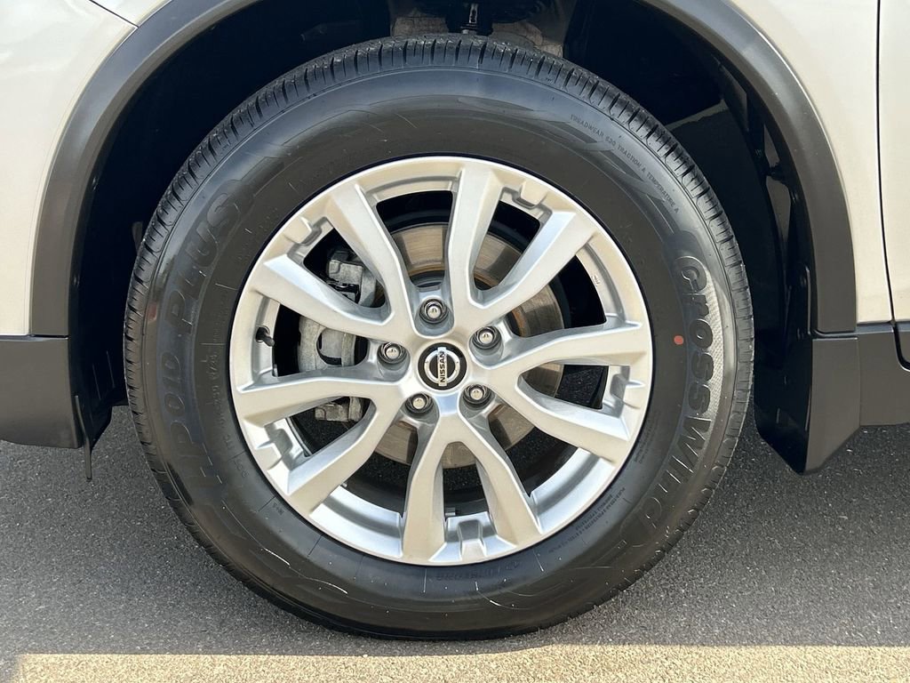 Used 2020 Nissan Rogue SV FWD image 32