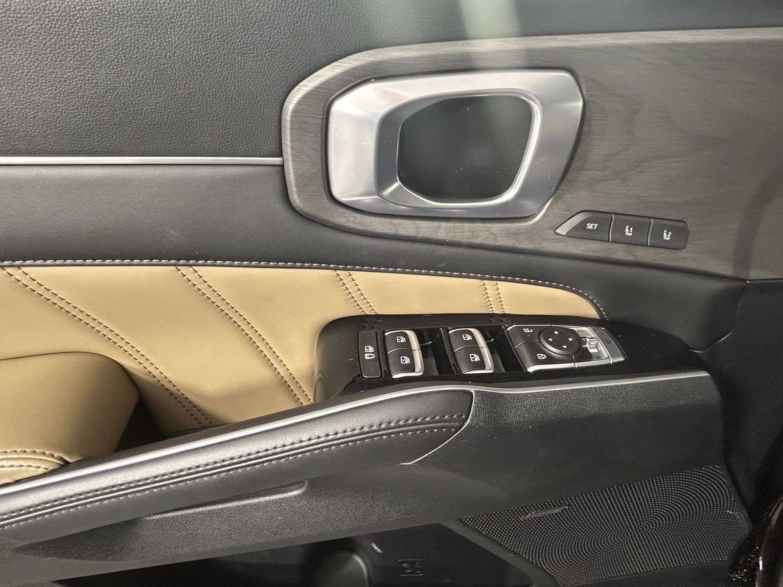 Certified 2024 Kia Sorento SX Prestige w/ Olive Brown Leather Package image 26