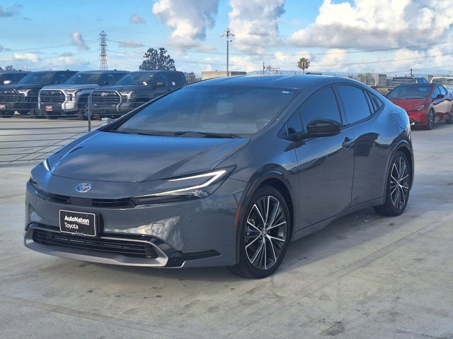Used 2025 Toyota Prius XLE image 2