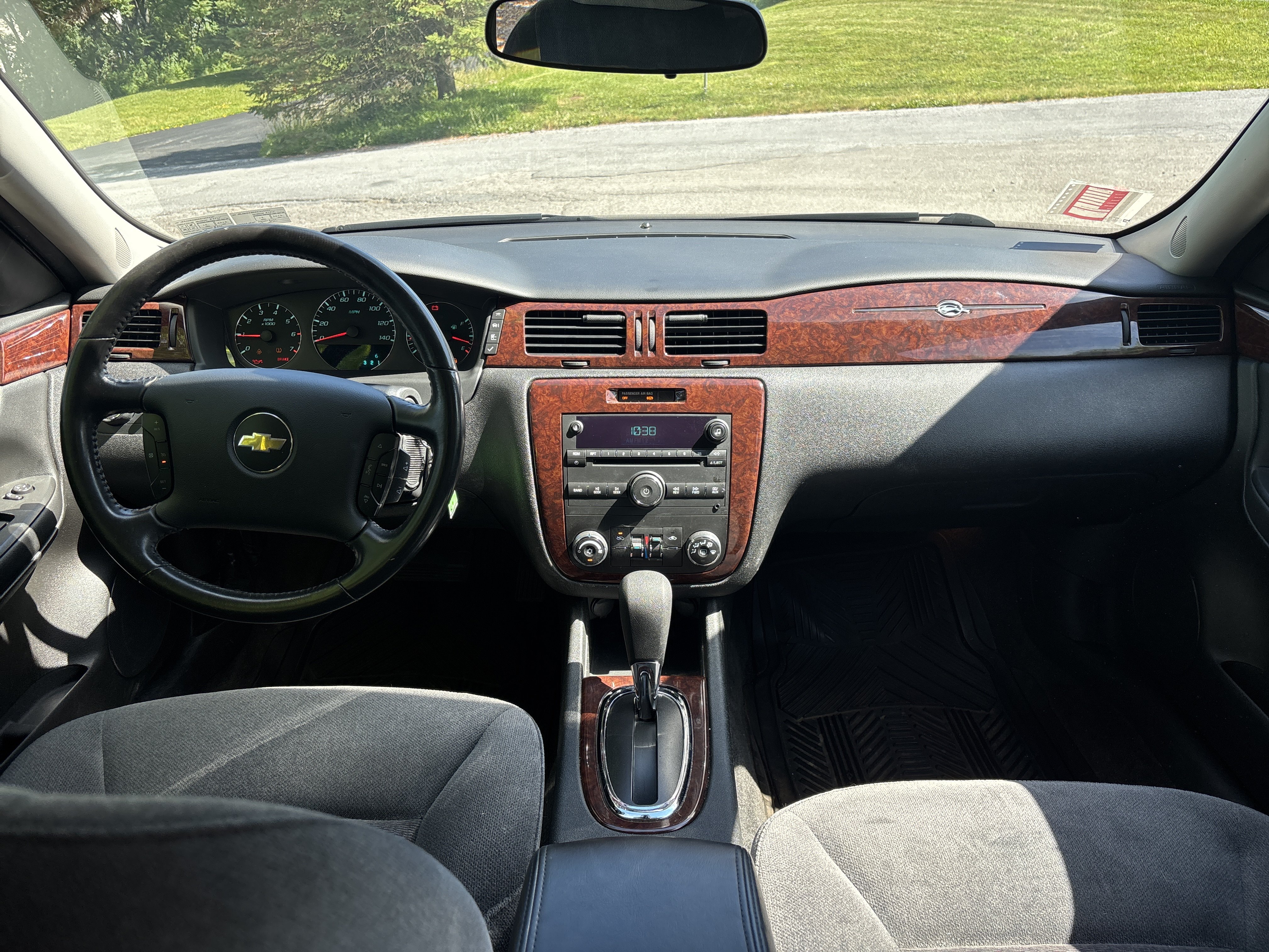Used 2011 Chevrolet Impala LT FWD image 16
