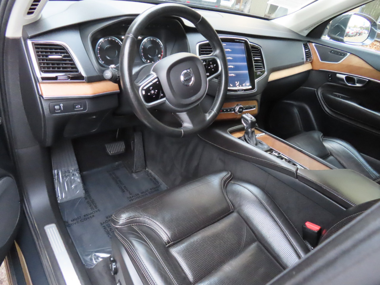 Used 2017 Volvo XC90 T6 Inscription w/ Vision Package image 9