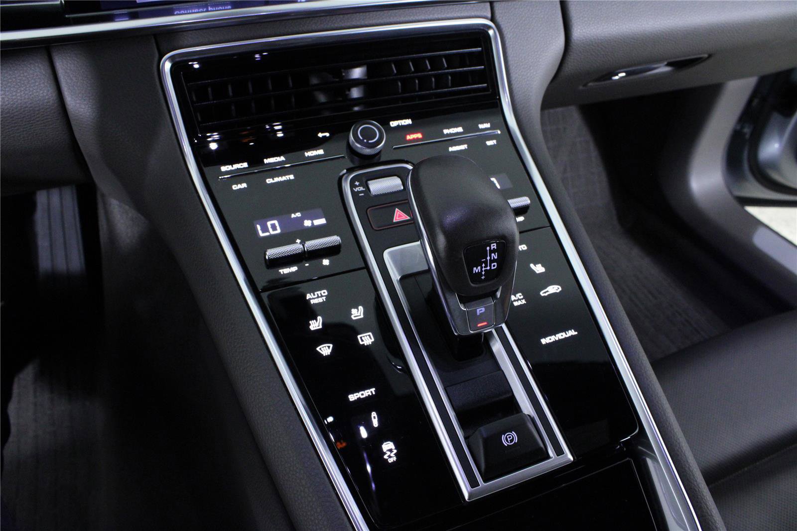 Used 2022 Porsche Panamera 4 AWD/4WD image 29