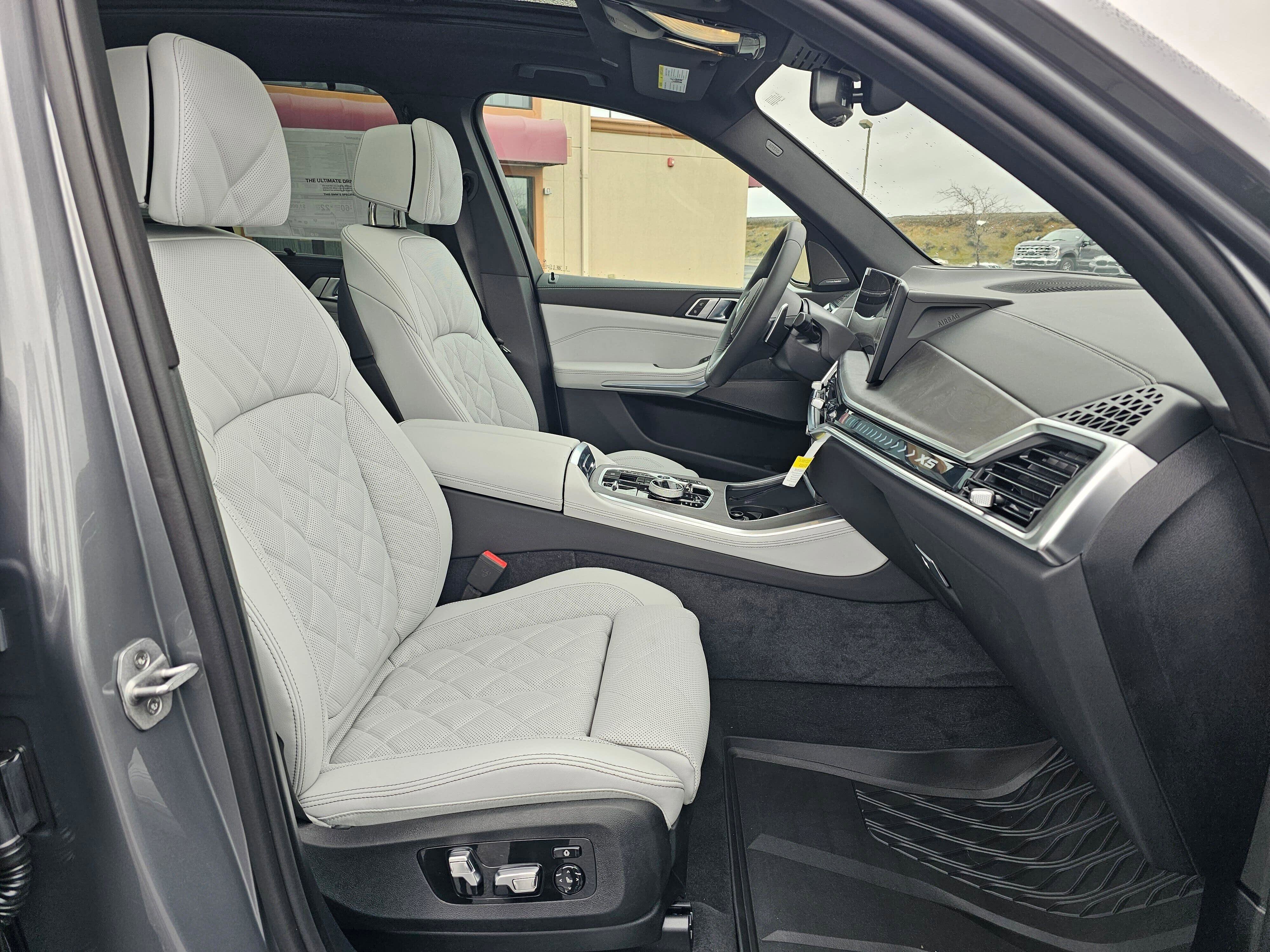 New 2026 BMW X5 xDrive50e w/ Executive Package image 15