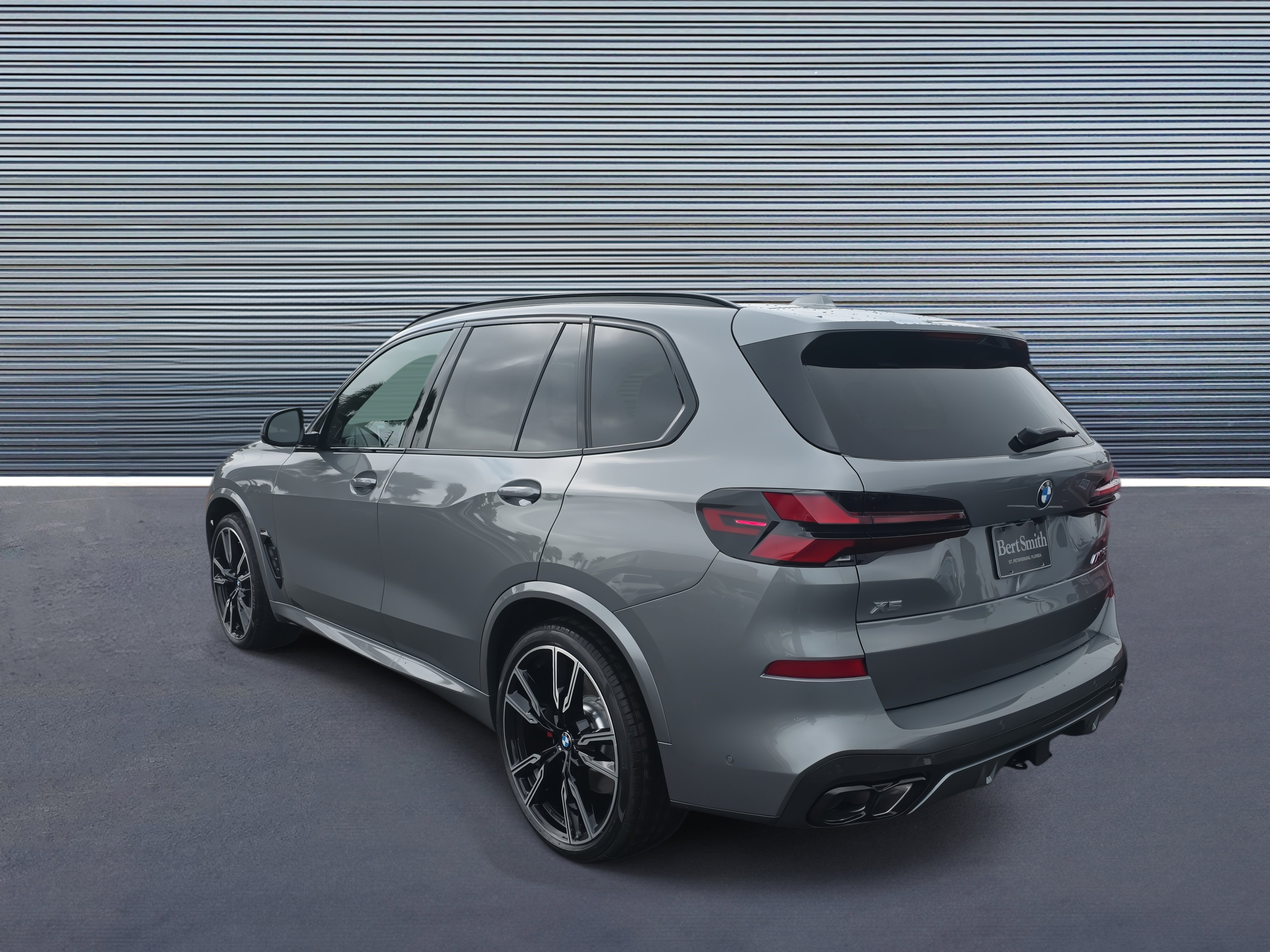 New 2026 BMW X5 M60i w/ Executive Package image 4