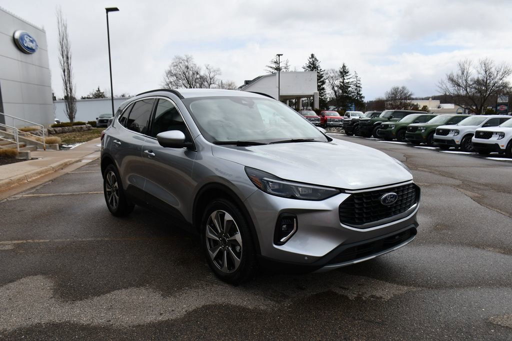 Used 2023 Ford Escape Platinum image 9