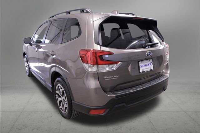 Used 2023 Subaru Forester Premium image 3