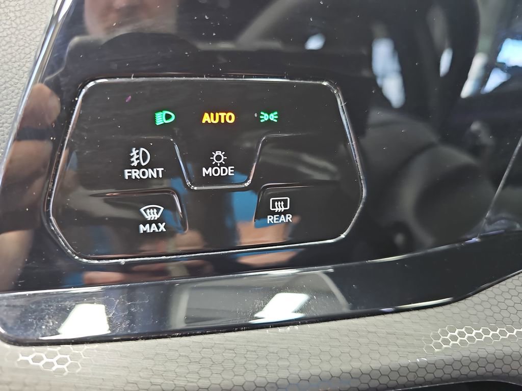 Used 2022 Volkswagen GTI SE image 25