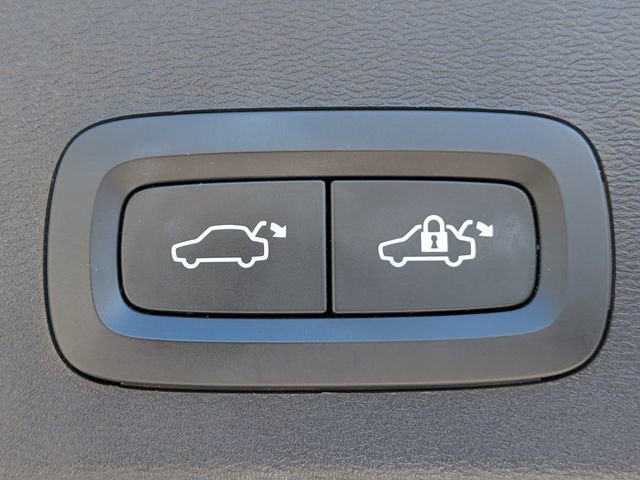 Certified 2023 Volvo XC40 B5 Plus w/ Driver Assist Package image 18