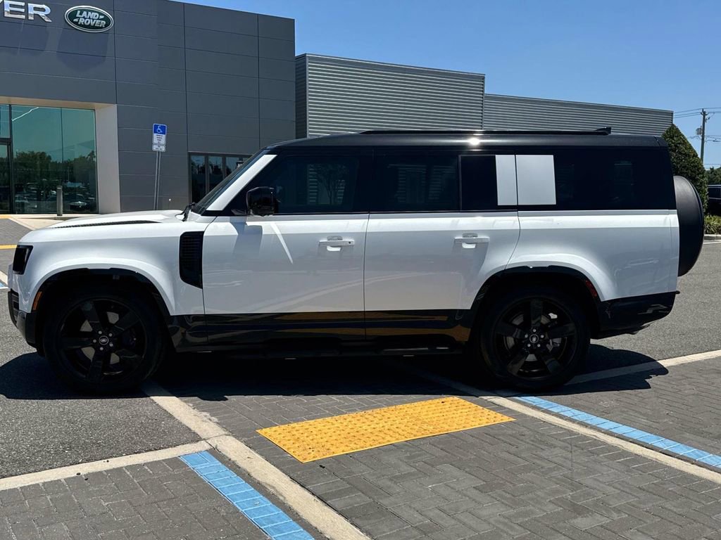 New 2025 Land Rover Defender 130 X-Dynamic SE image 2
